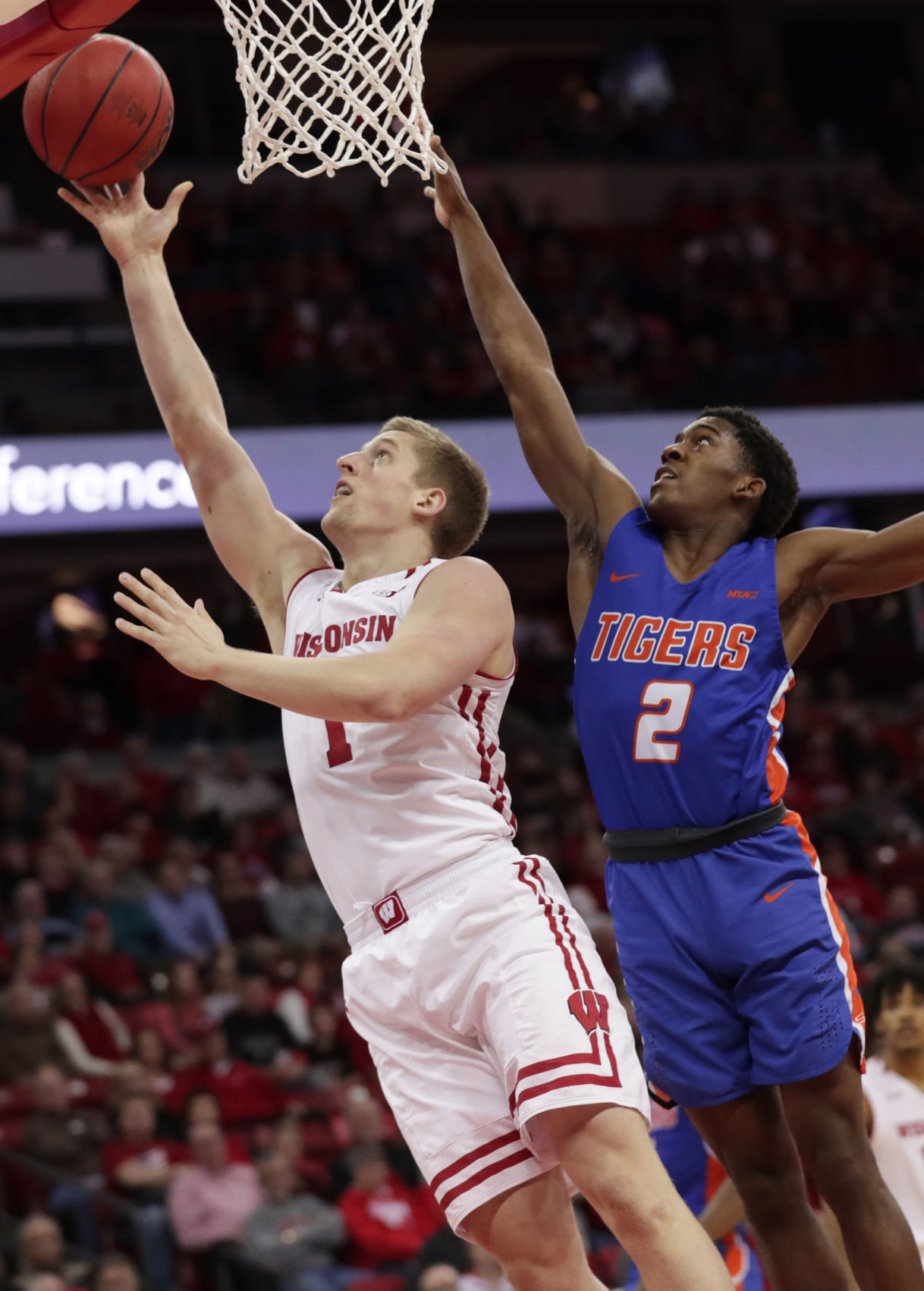 Badgers 101, Tigers 60